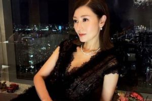 Bekas Ratu Cantik Michelle Reis Masih Menawan Dengan Bikini
