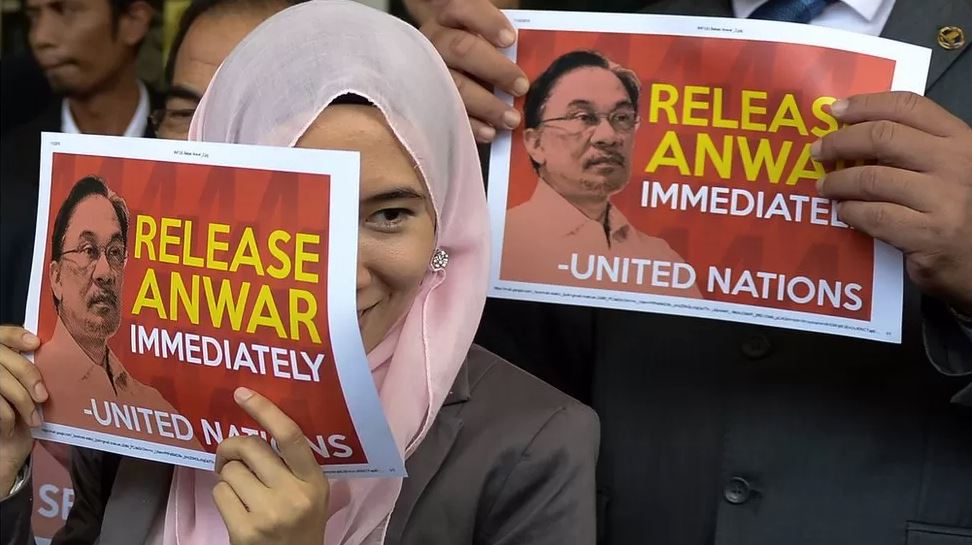 Bebaskan Anwar Ibrahim