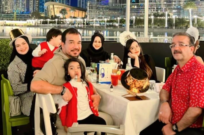 Datuk K Umur 64 Tahun Masih Kacak Bergaya