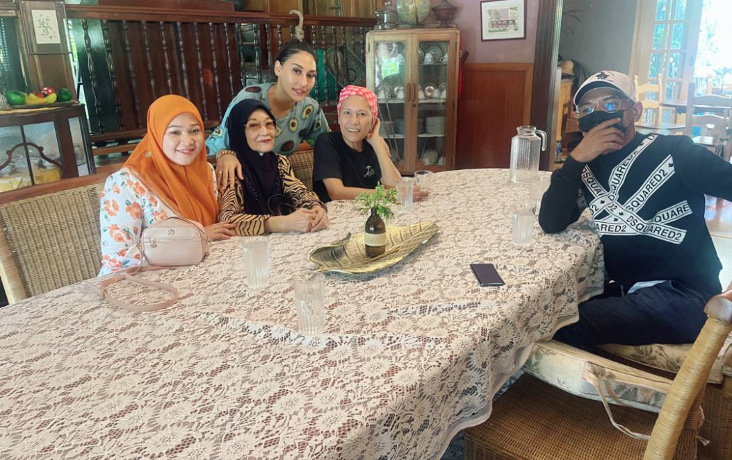 Drama Kini Berakhir, Zarina Anjoulie Dan Datuk Khazrul Elzey Sudah Berdamai?